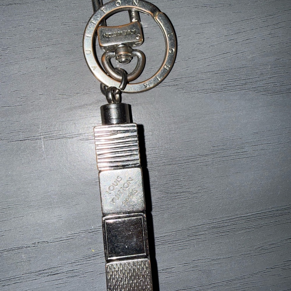 Louis Vuitton Damier Silver Key charm / Bag Charm - Picture 2 of 5